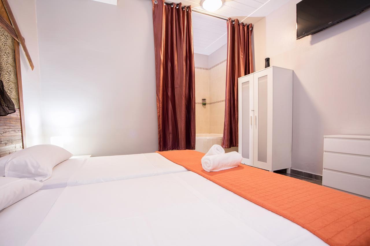 Hostal Ciudad Jardin Малага Екстериор снимка