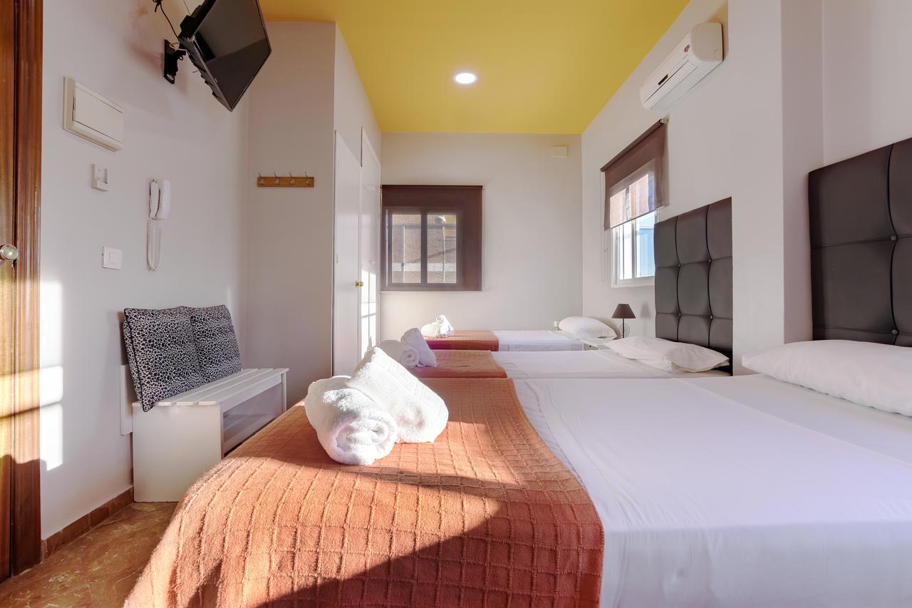 Hostal Ciudad Jardin Малага Екстериор снимка