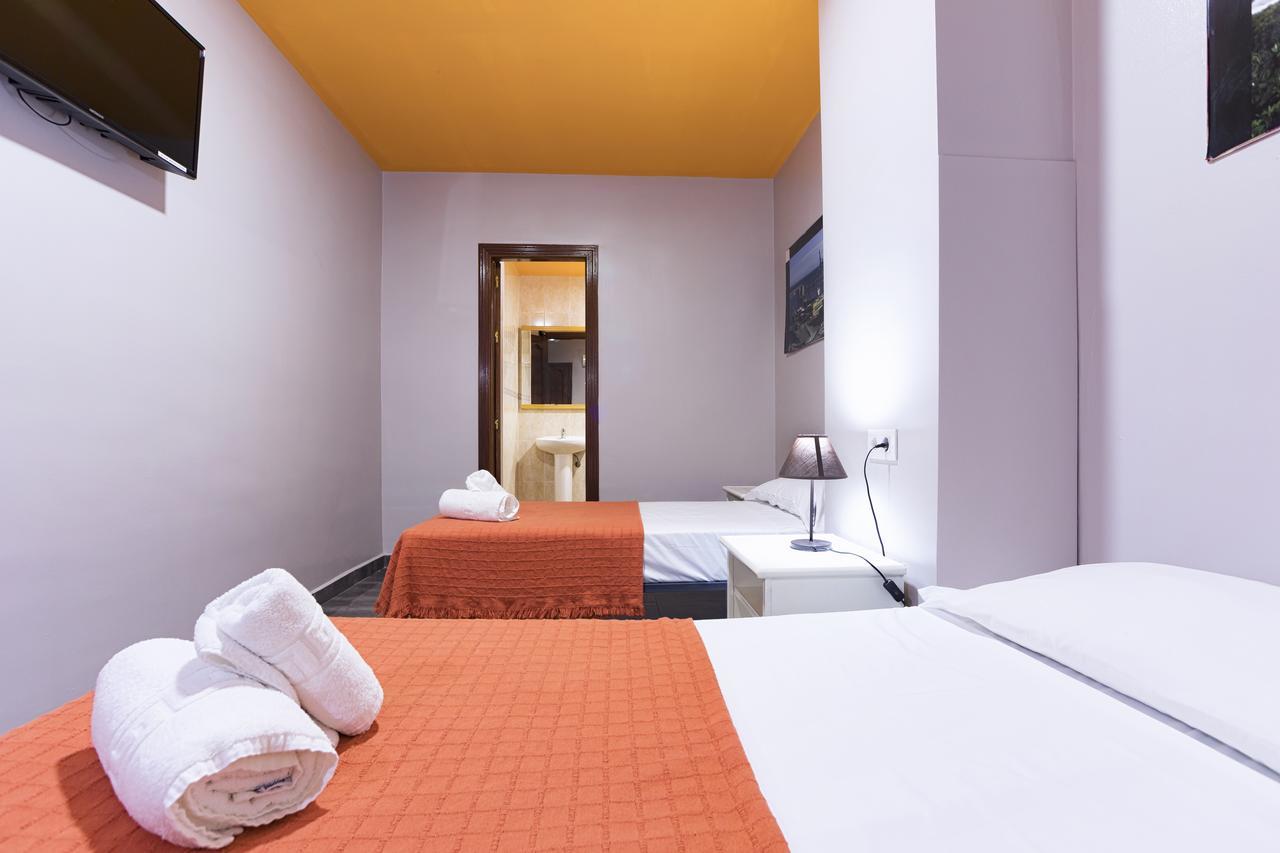 Hostal Ciudad Jardin Малага Екстериор снимка