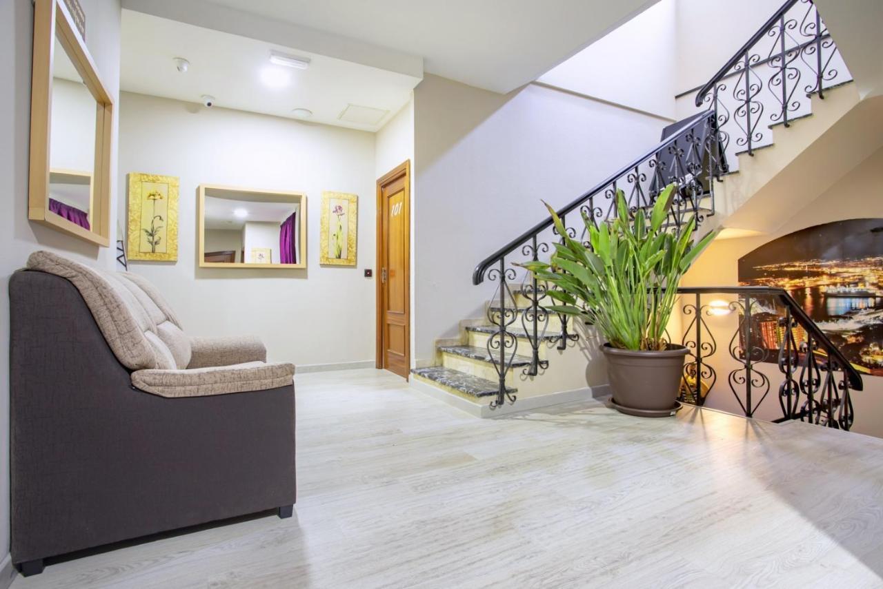 Hostal Ciudad Jardin Малага Екстериор снимка