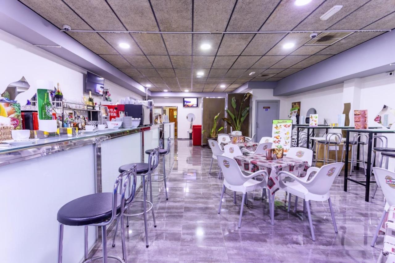 Hostal Ciudad Jardin Малага Екстериор снимка