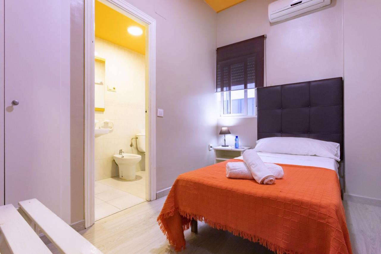 Hostal Ciudad Jardin Малага Екстериор снимка