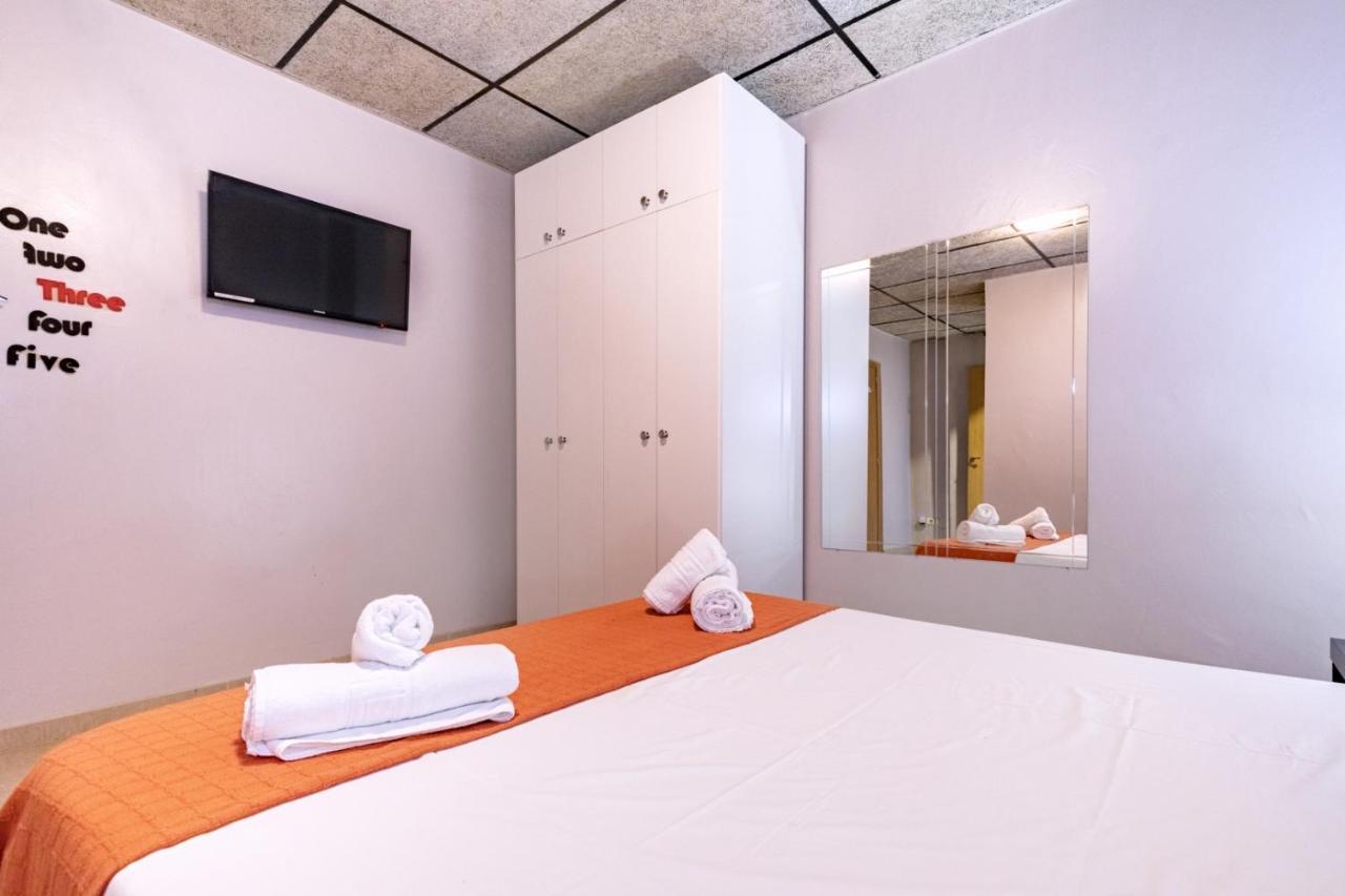 Hostal Ciudad Jardin Малага Екстериор снимка