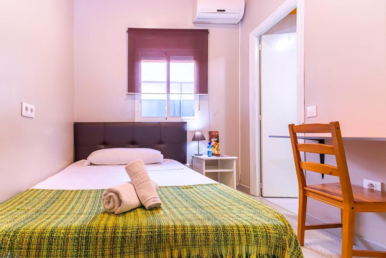Hostal Ciudad Jardin Малага Екстериор снимка